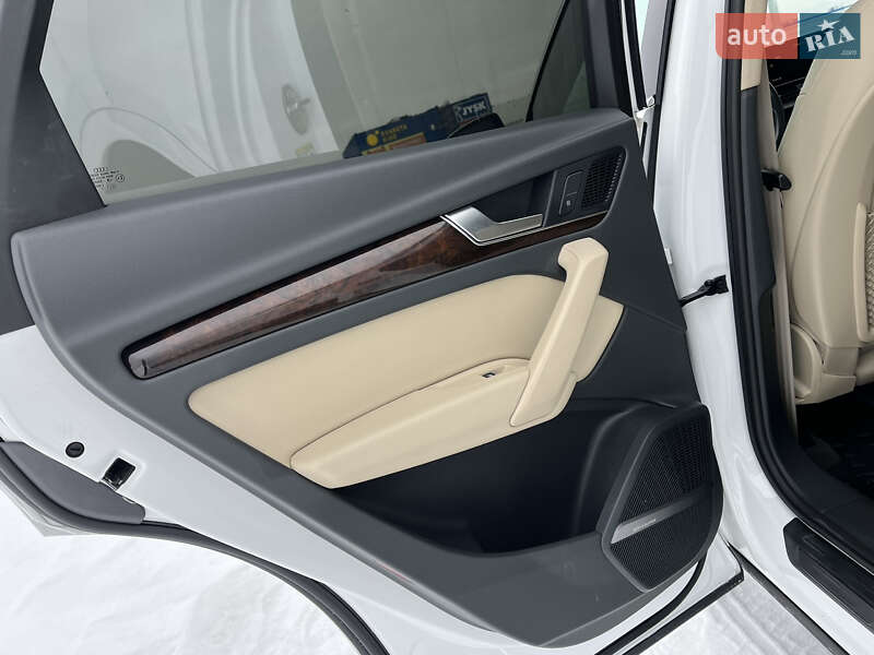 Позашляховик / Кросовер Audi Q5 2018 в Львові