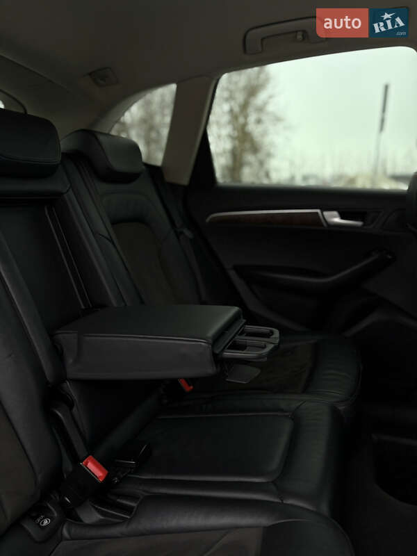 Внедорожник / Кроссовер Audi Q5 2010 в Шептицькому
