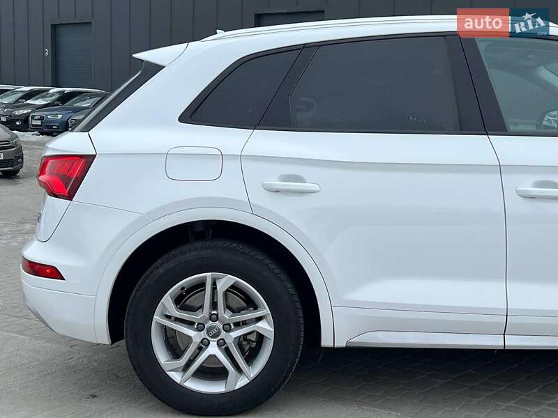 Позашляховик / Кросовер Audi Q5 2017 в Львові