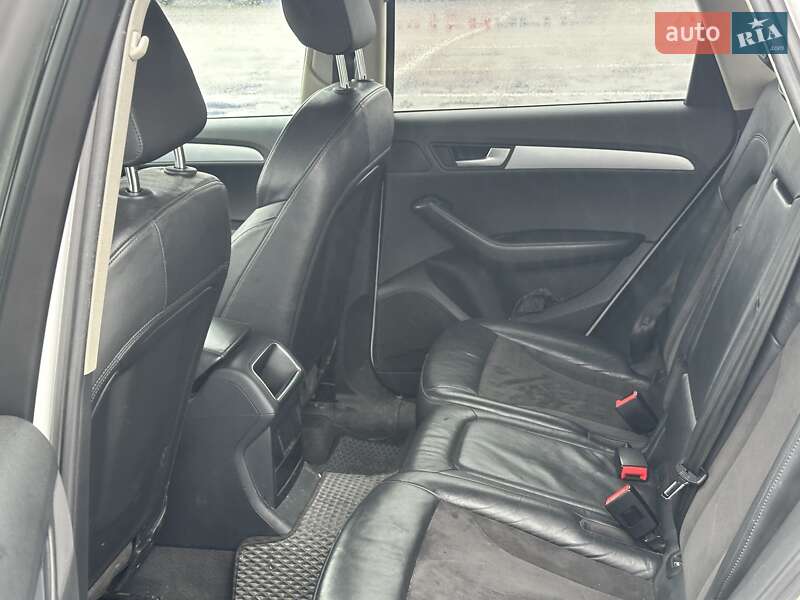 Внедорожник / Кроссовер Audi Q5 2011 в Черновцах