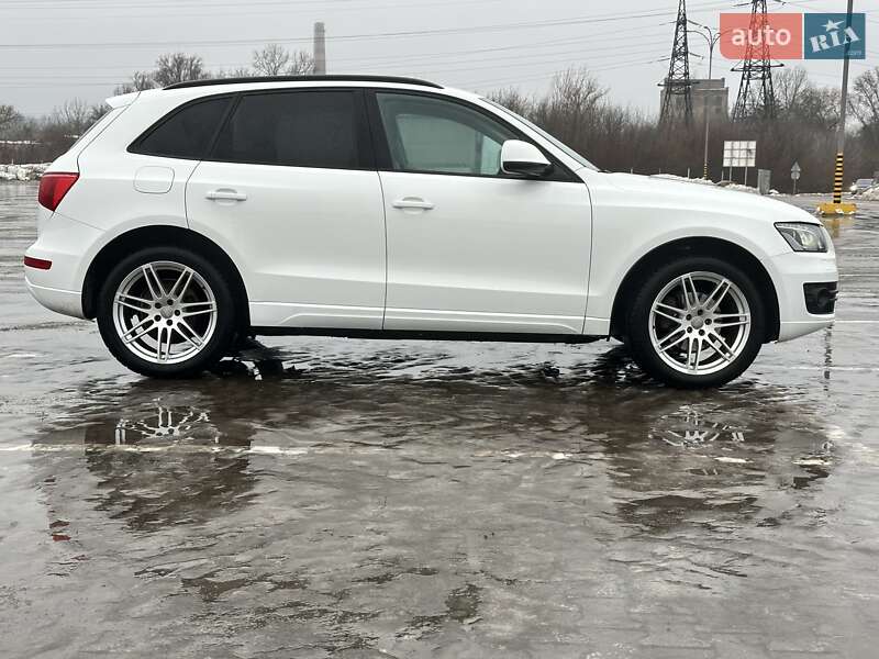 Внедорожник / Кроссовер Audi Q5 2011 в Черновцах