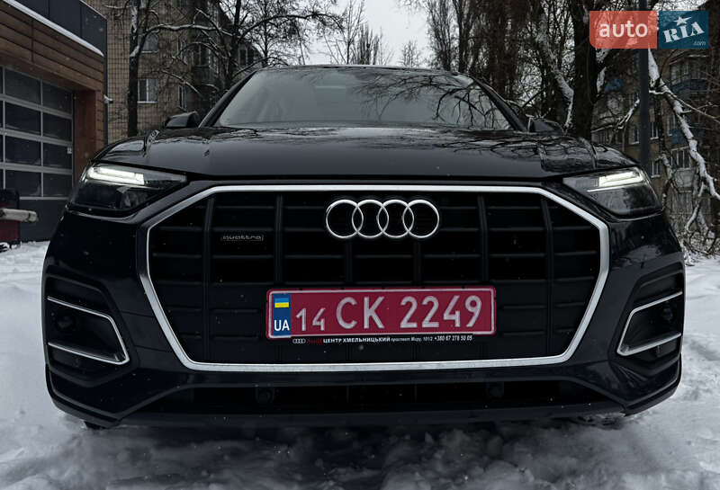 Внедорожник / Кроссовер Audi Q5 2021 в Киеве