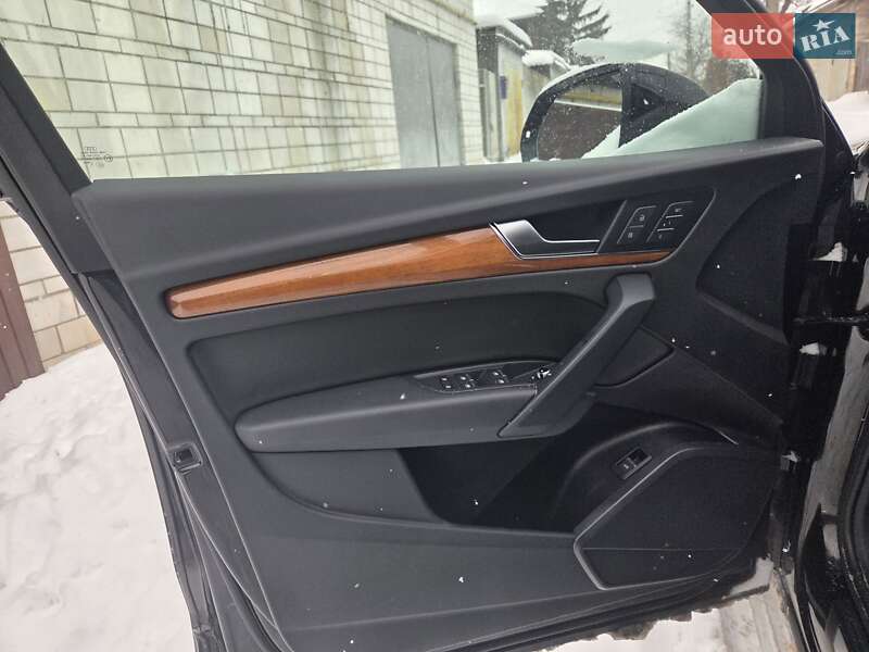 Позашляховик / Кросовер Audi Q5 2020 в Києві