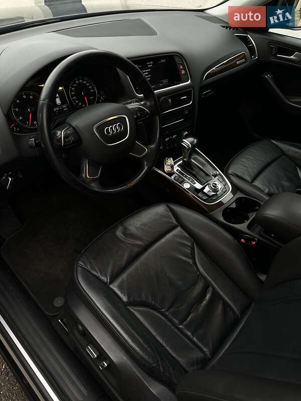 Позашляховик / Кросовер Audi Q5 2015 в Виноградові