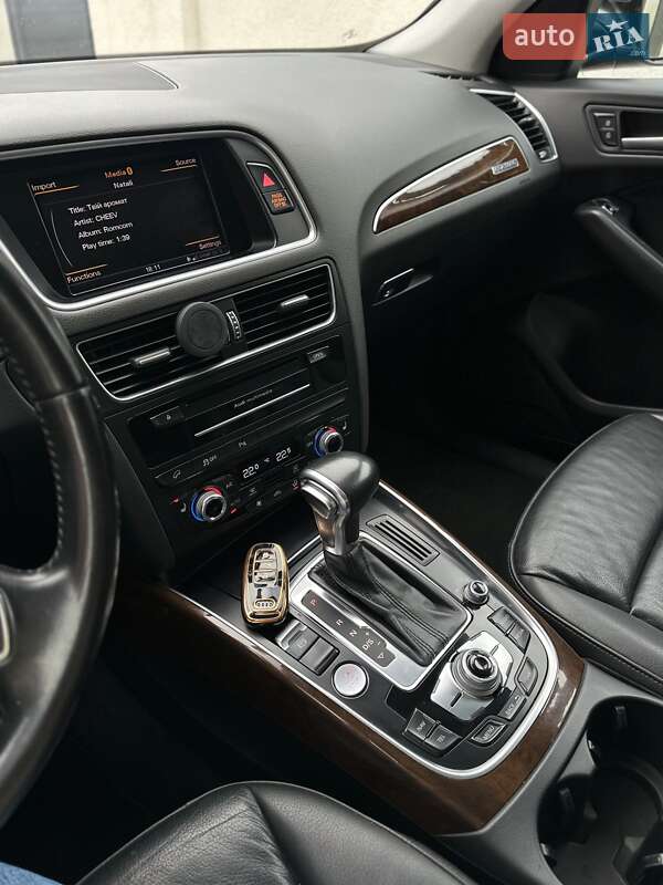 Позашляховик / Кросовер Audi Q5 2015 в Виноградові