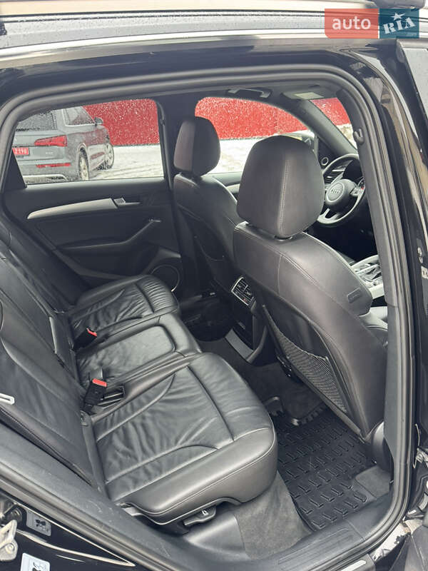 Внедорожник / Кроссовер Audi Q5 2017 в Владимире