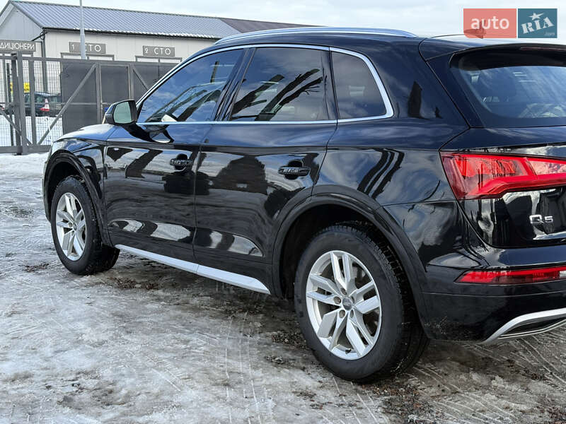 Внедорожник / Кроссовер Audi Q5 2017 в Стрые