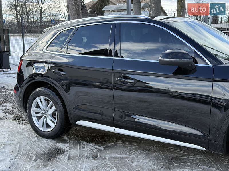 Внедорожник / Кроссовер Audi Q5 2017 в Стрые