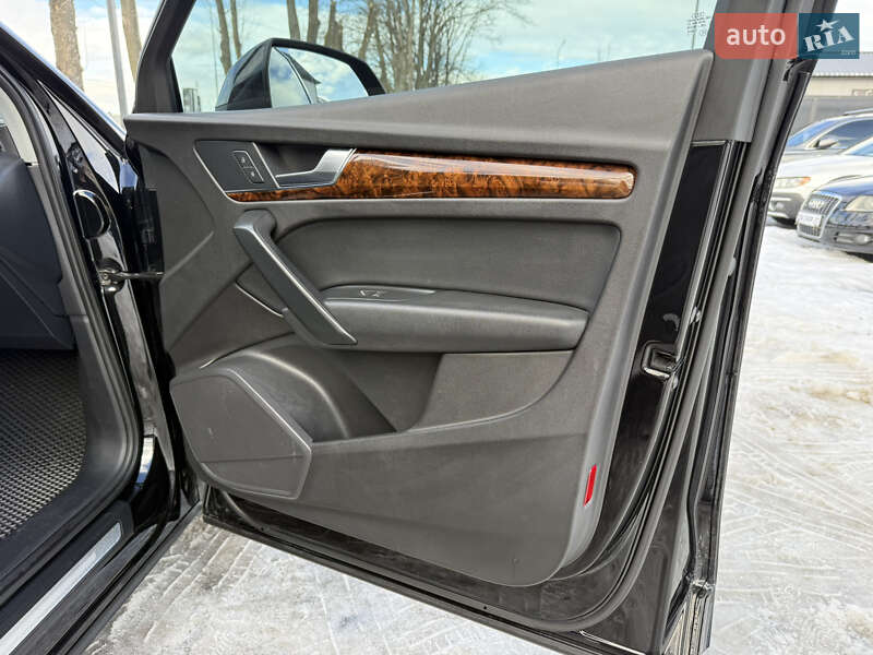 Внедорожник / Кроссовер Audi Q5 2017 в Стрые