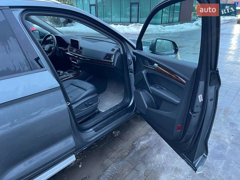 Внедорожник / Кроссовер Audi Q5 2017 в Хмельницком