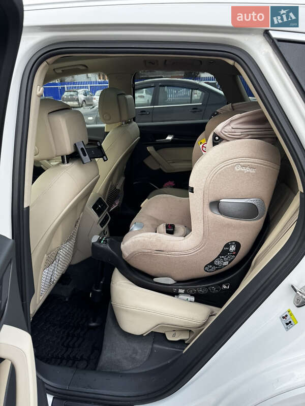 Позашляховик / Кросовер Audi Q5 2018 в Ужгороді