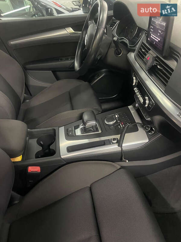 Позашляховик / Кросовер Audi Q5 2019 в Чернівцях