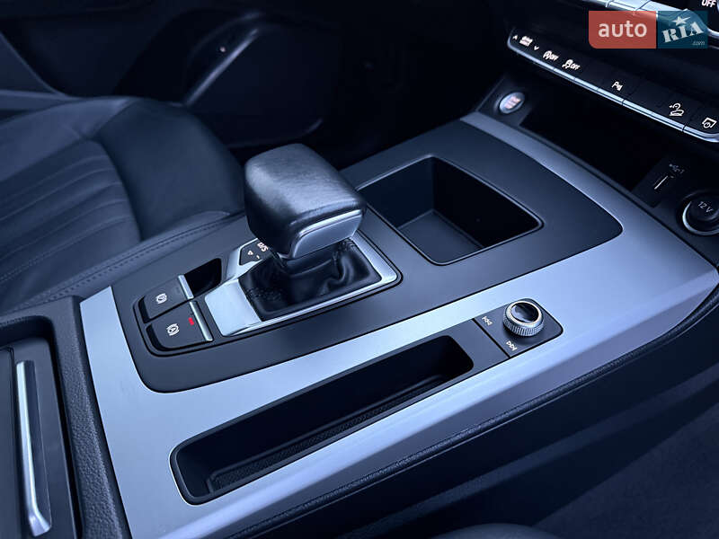 Позашляховик / Кросовер Audi Q5 2022 в Рівному