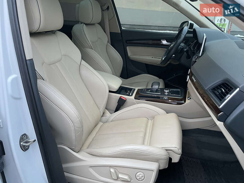 Позашляховик / Кросовер Audi Q5 2018 в Львові