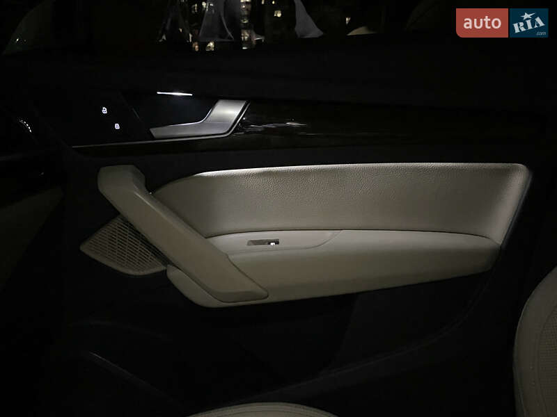 Позашляховик / Кросовер Audi Q5 2018 в Львові