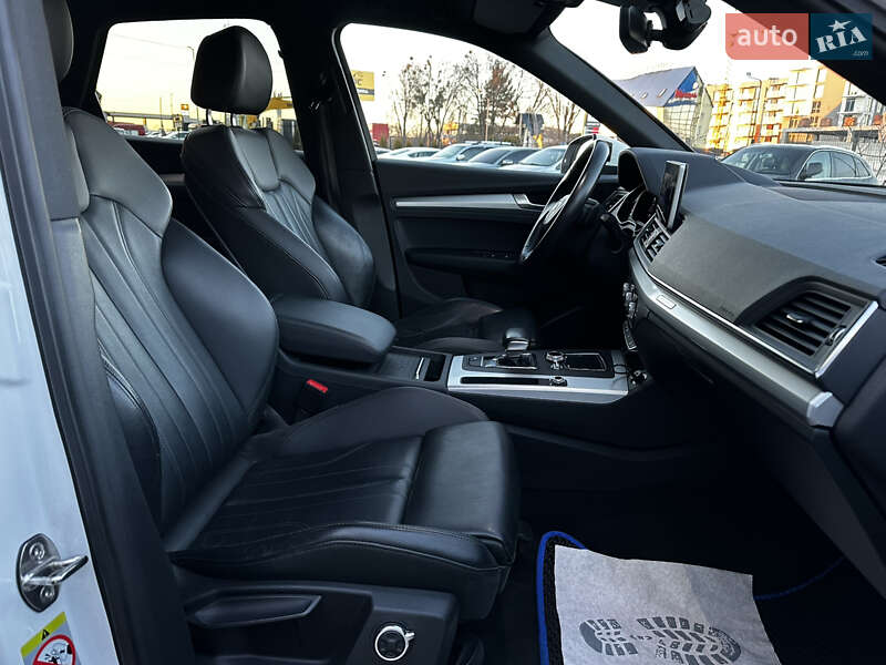 Позашляховик / Кросовер Audi Q5 2017 в Львові