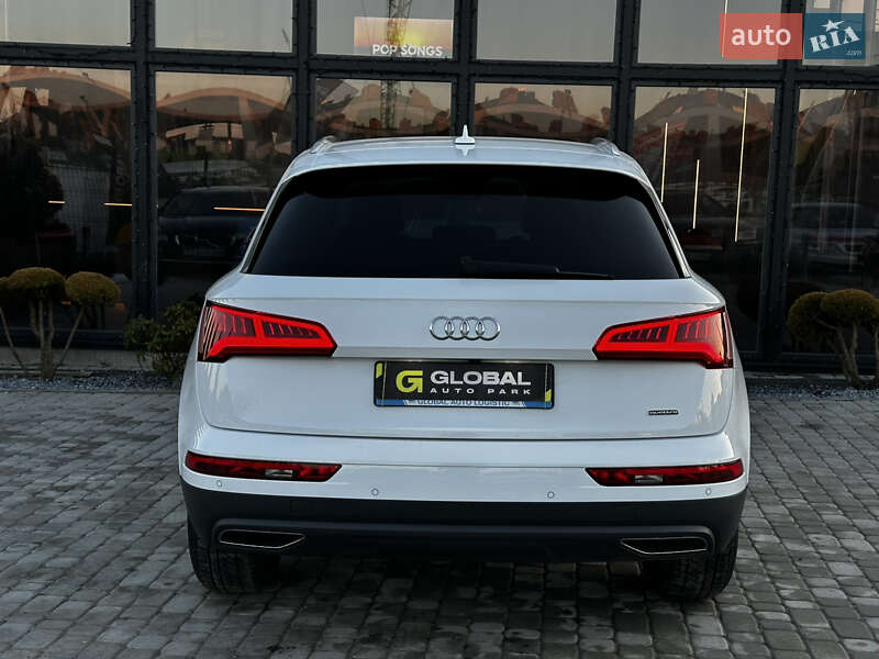 Позашляховик / Кросовер Audi Q5 2017 в Львові
