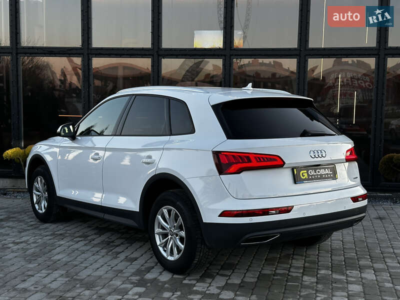 Позашляховик / Кросовер Audi Q5 2017 в Львові
