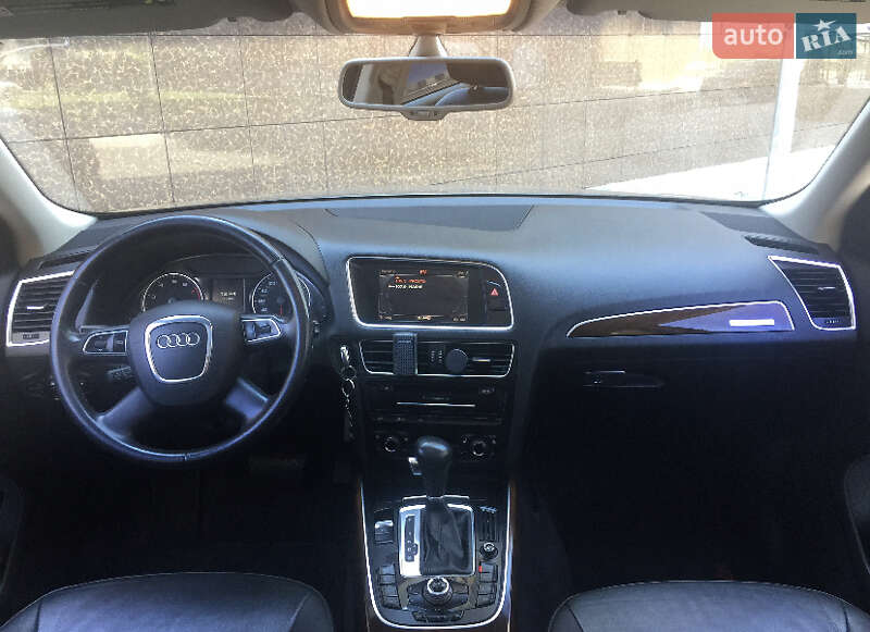 Внедорожник / Кроссовер Audi Q5 2010 в Одессе