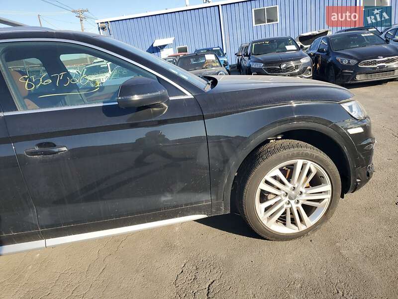 Позашляховик / Кросовер Audi Q5 2017 в Ужгороді