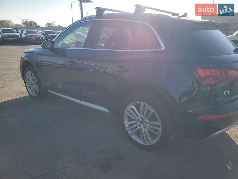 Позашляховик / Кросовер Audi Q5 2017 в Ужгороді