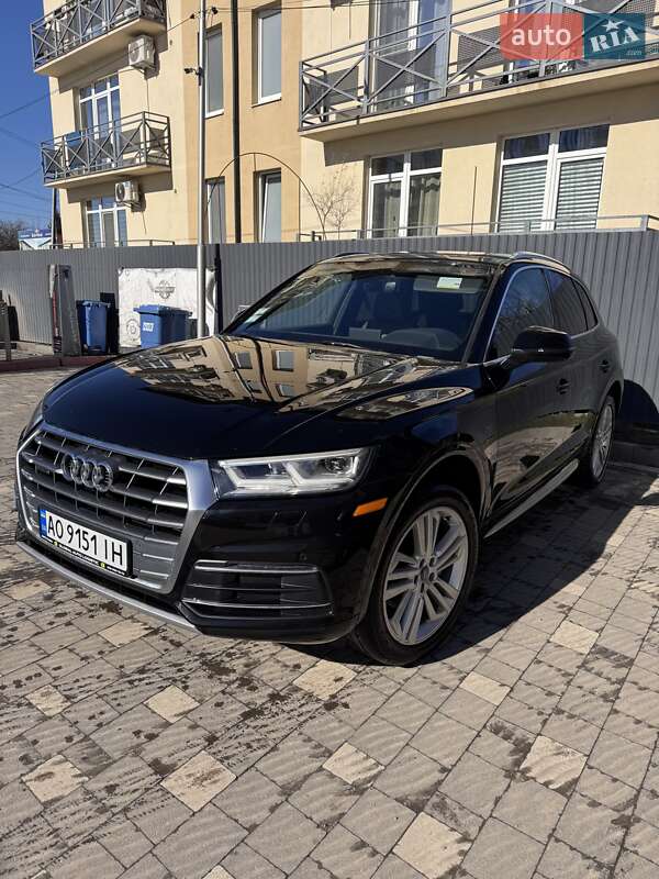 Позашляховик / Кросовер Audi Q5 2017 в Ужгороді