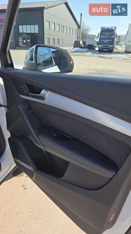 Позашляховик / Кросовер Audi Q5 2021 в Києві