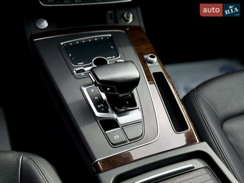 Позашляховик / Кросовер Audi Q5 2020 в Києві