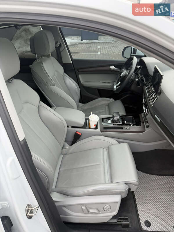 Внедорожник / Кроссовер Audi Q5 2021 в Киеве