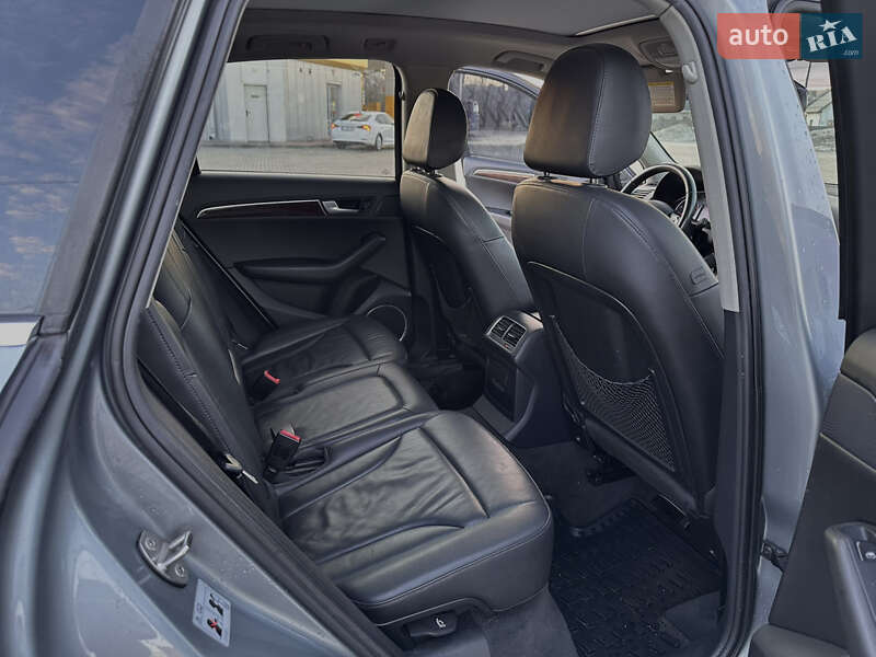 Позашляховик / Кросовер Audi Q5 2011 в Луцьку