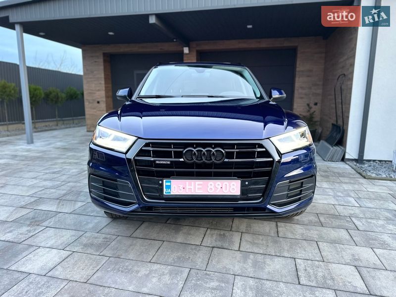 Внедорожник / Кроссовер Audi Q5 2017 в Нововолынске