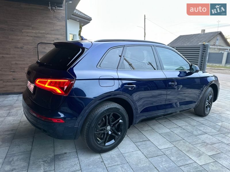 Внедорожник / Кроссовер Audi Q5 2017 в Нововолынске