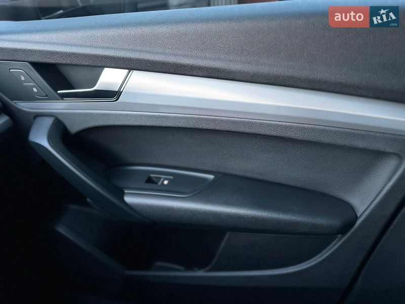 Внедорожник / Кроссовер Audi Q5 2017 в Нововолынске