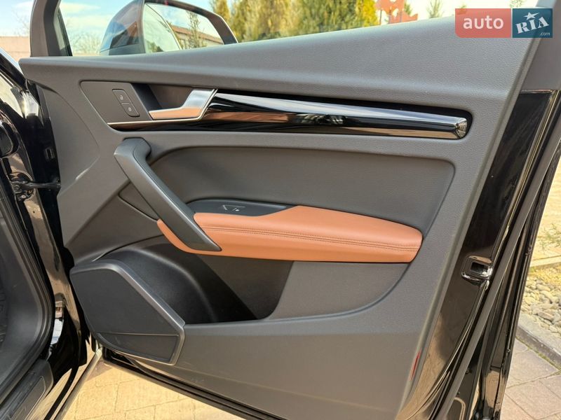 Позашляховик / Кросовер Audi Q5 2017 в Стрию