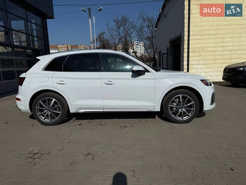 Позашляховик / Кросовер Audi Q5 2020 в Івано-Франківську