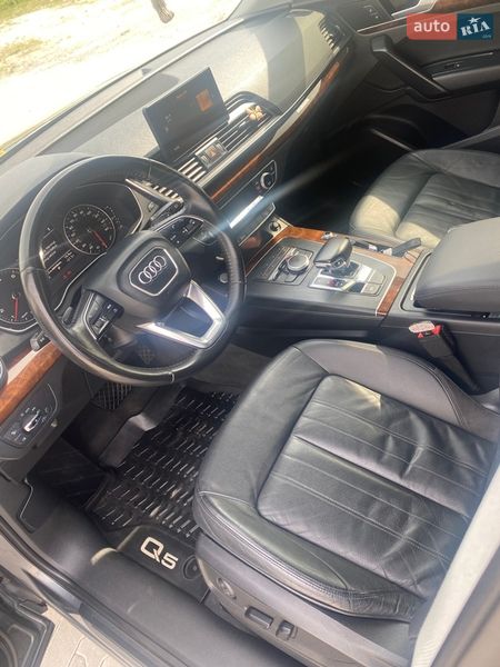 Внедорожник / Кроссовер Audi Q5 2017 в Пустомытах