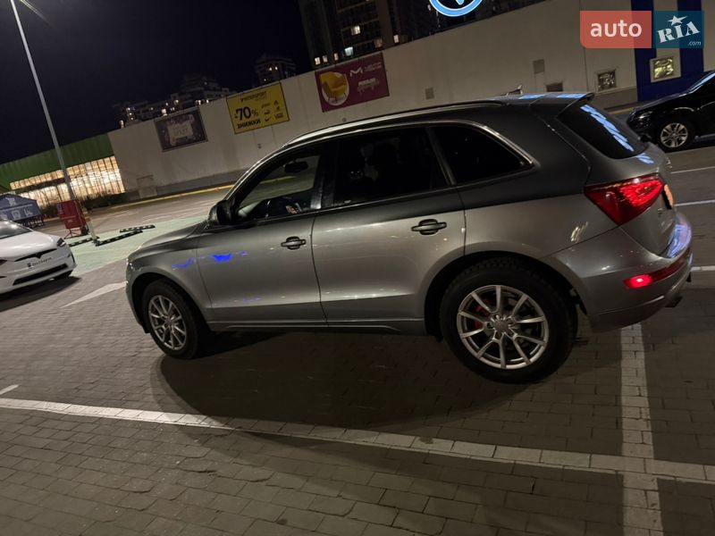 Внедорожник / Кроссовер Audi Q5 2010 в Одессе