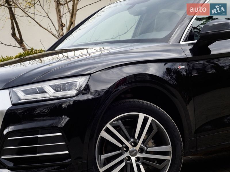 Позашляховик / Кросовер Audi Q5 2018 в Косові