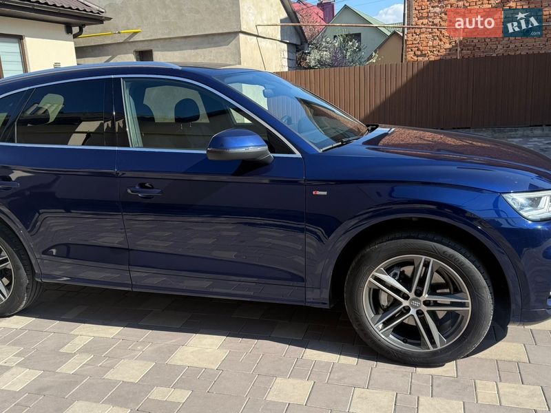 Позашляховик / Кросовер Audi Q5 2017 в Хусті