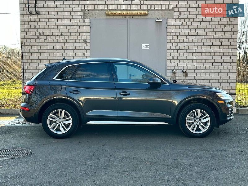 Позашляховик / Кросовер Audi Q5 2020 в Києві