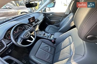 Позашляховик / Кросовер Audi Q5 2020 в Києві