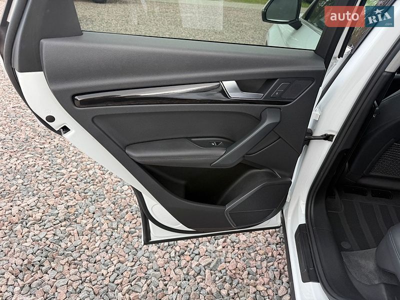Внедорожник / Кроссовер Audi Q5 2019 в Киеве