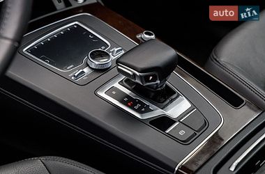 Внедорожник / Кроссовер Audi Q5 2018 в Луцке
