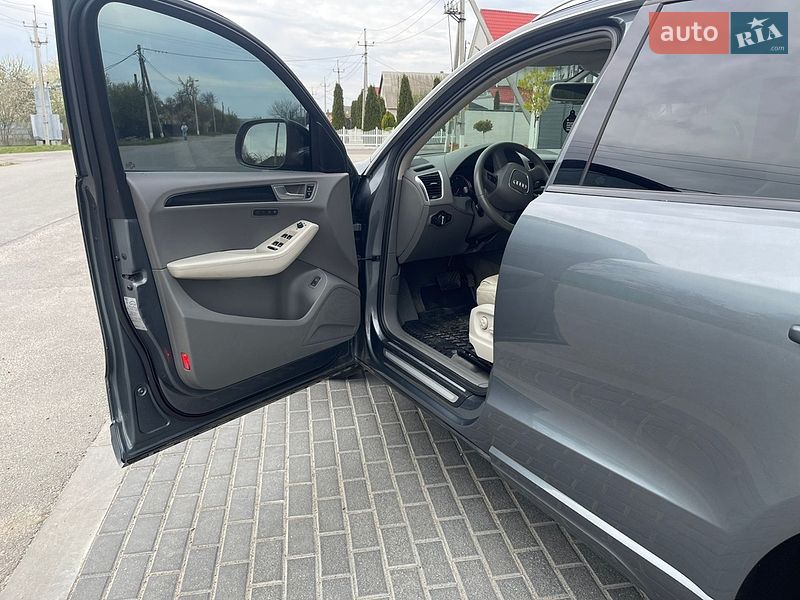 Позашляховик / Кросовер Audi Q5 2011 в Новоархангельську
