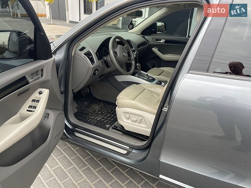 Позашляховик / Кросовер Audi Q5 2011 в Новоархангельську