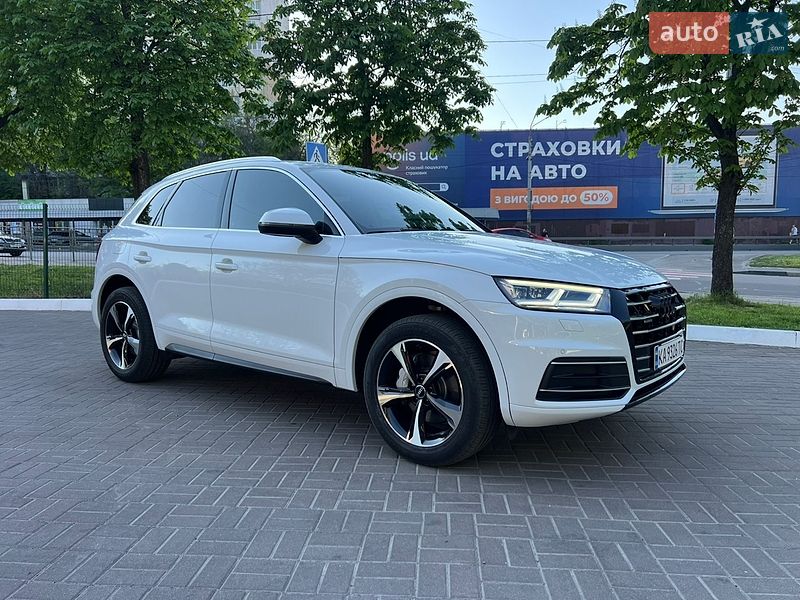 Позашляховик / Кросовер Audi Q5 2020 в Києві