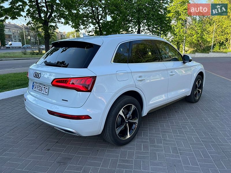 Позашляховик / Кросовер Audi Q5 2020 в Києві