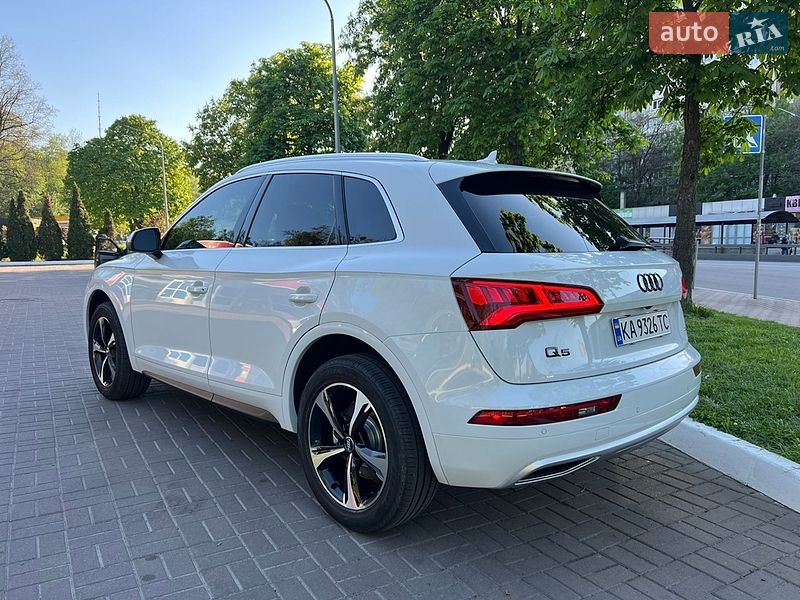 Позашляховик / Кросовер Audi Q5 2020 в Києві