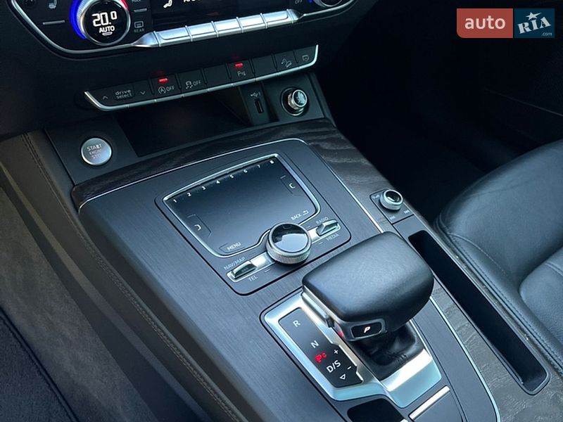 Позашляховик / Кросовер Audi Q5 2020 в Києві