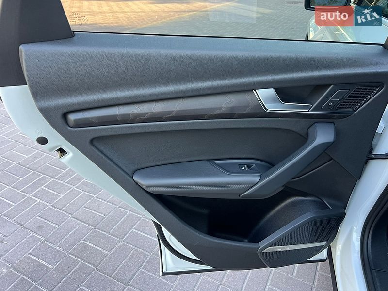 Позашляховик / Кросовер Audi Q5 2020 в Києві
